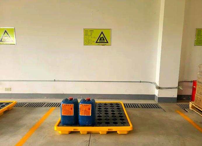 机械汽配工厂符合ISO14001要求的危废存放区