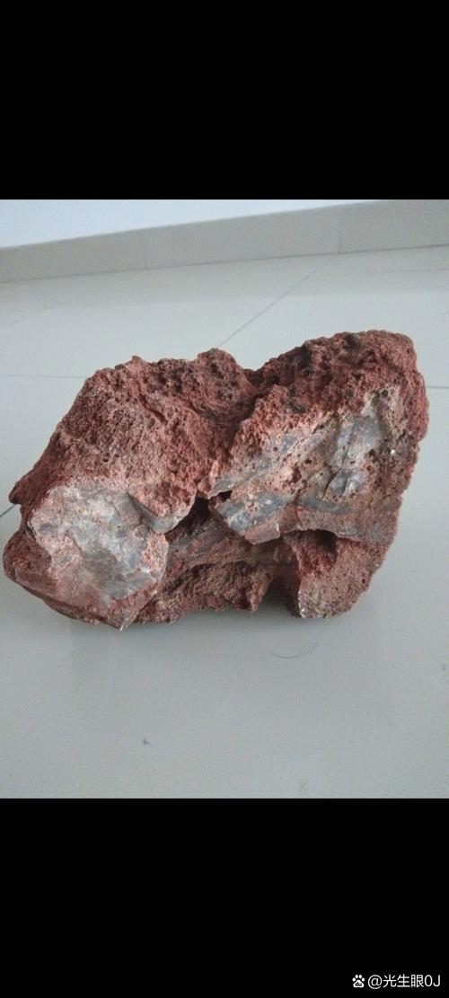 陨石：流星没烧完的那部分
