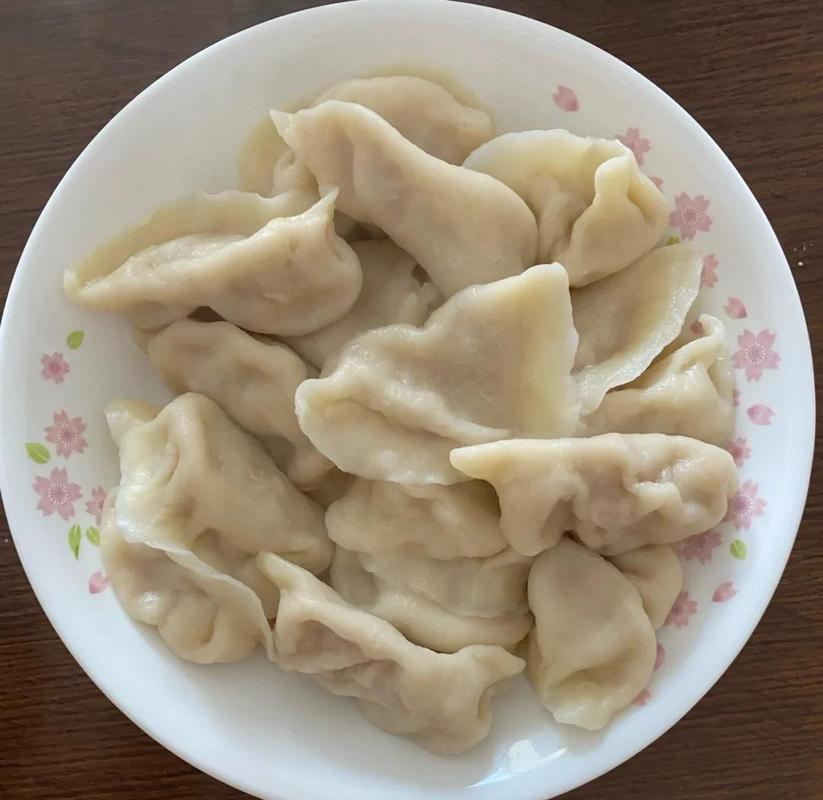 刚出锅的昭潭萝卜丝腊肉馅饺子粑