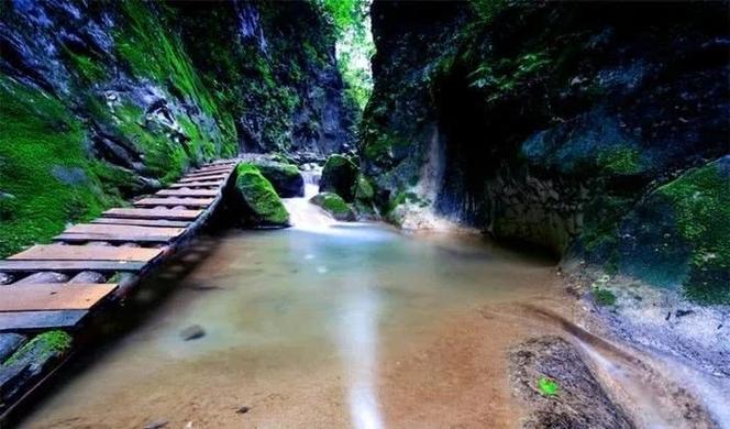 南漳漳河大峡谷峡谷林荫溯溪步道