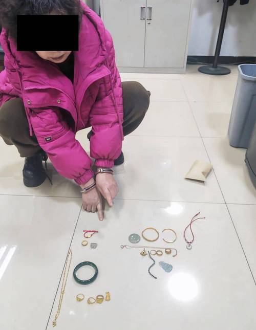 刑事附带民事诉讼范围 小偷入室盗窃现场 现金首饰照片