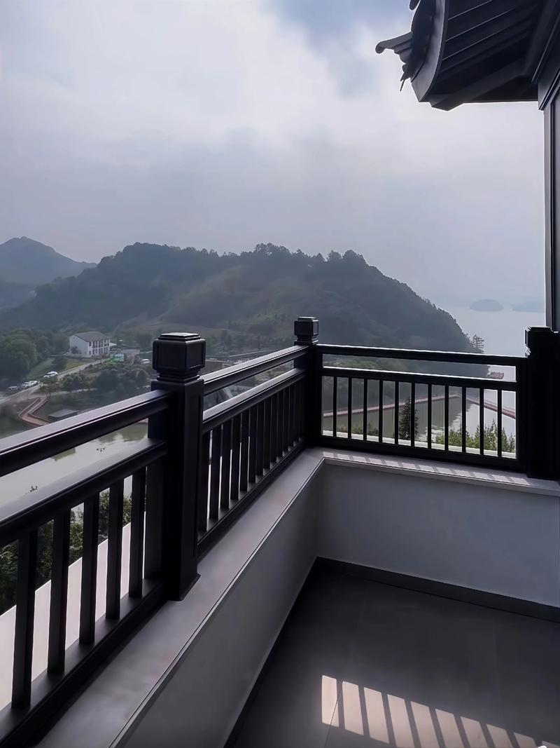 现代铝艺露台栏杆设计
