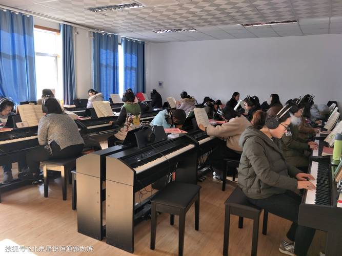 小型工作室钢琴乐器教学课堂