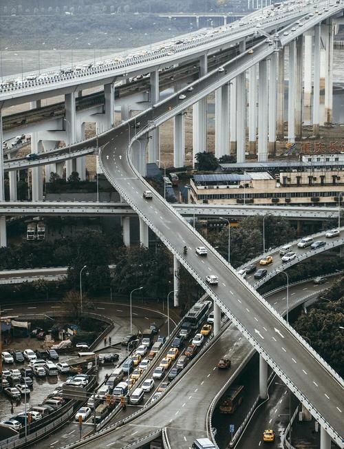 三、空间解构:用广角与长焦切割画面