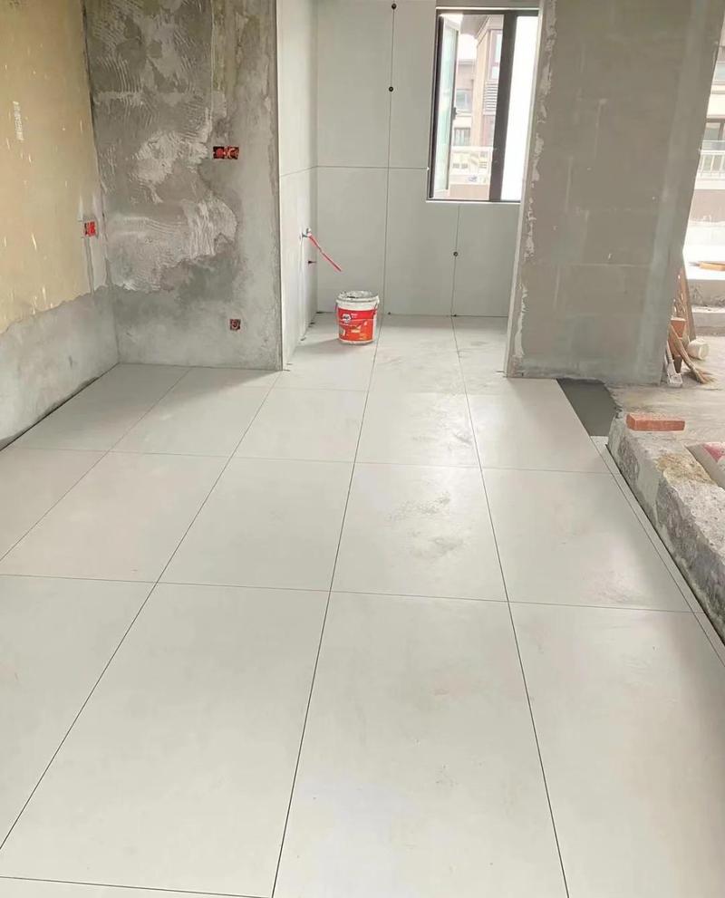 旧房翻新旧瓷砖上铺新瓷砖施工实景图