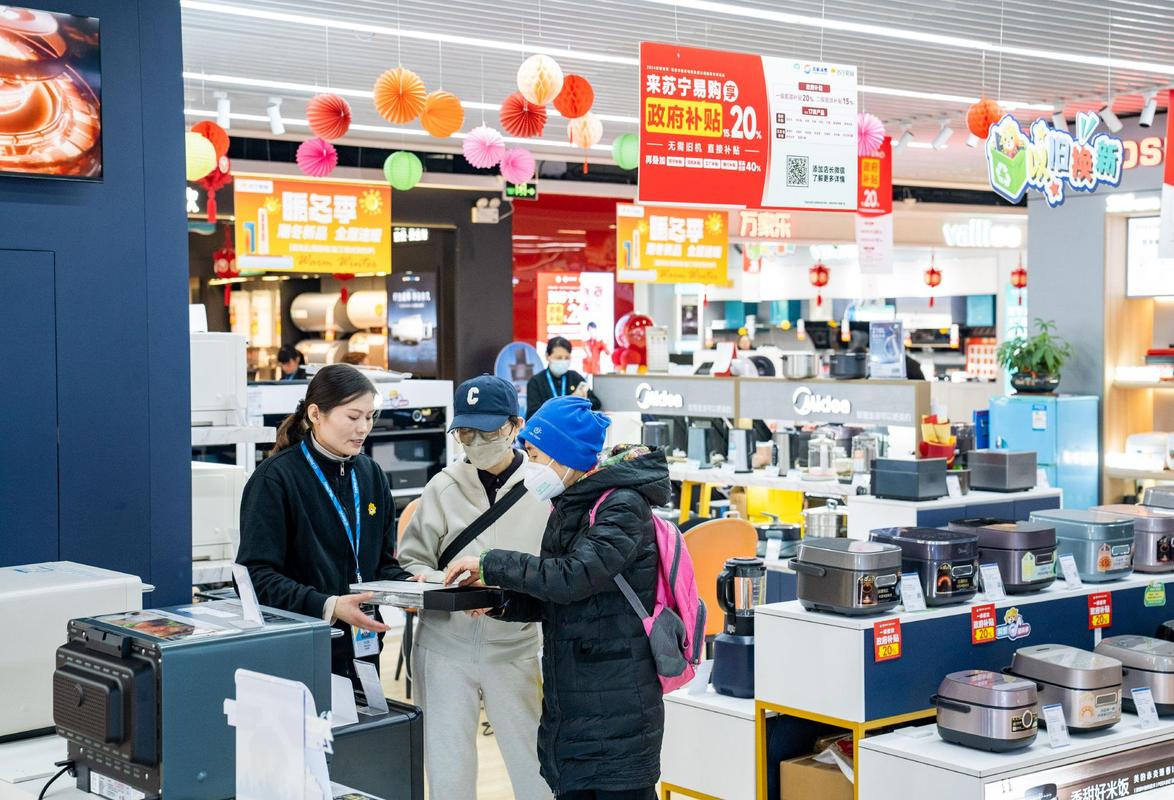 电商平台618大促家用空气炸锅展示区现场图
