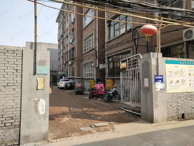 老旧城北区家属院学区房外观