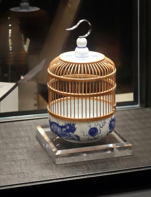 花鸟市场蝈蝈笼子