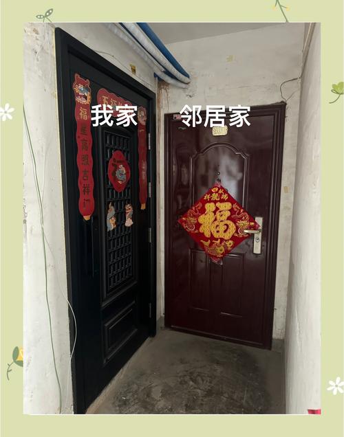 老小区单元门内邻居日常聊天实拍