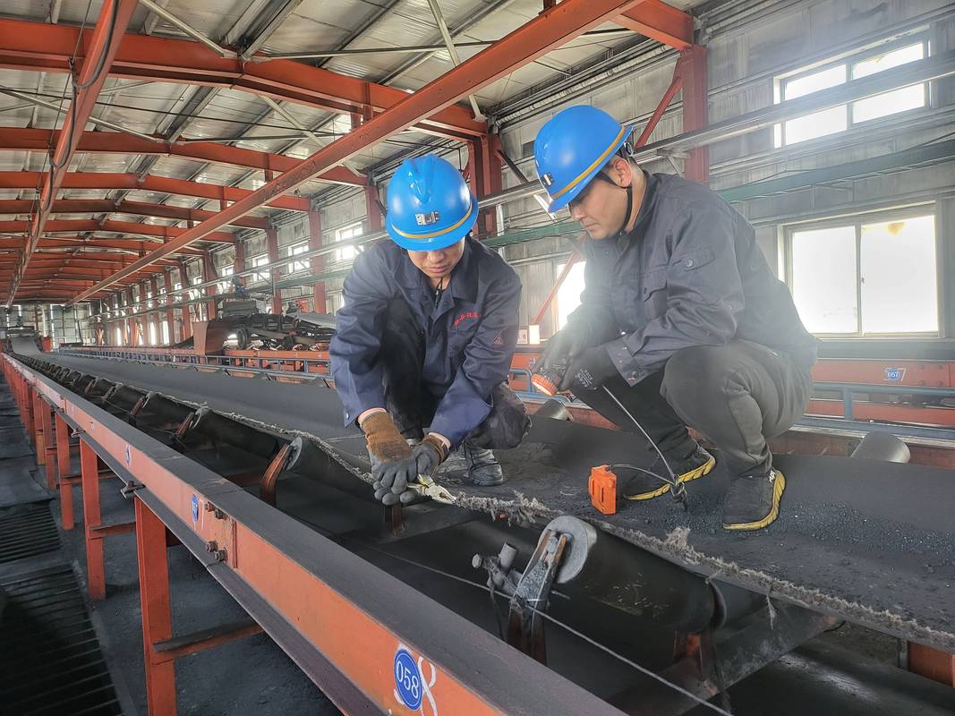 工业输送带现场安装调试场景