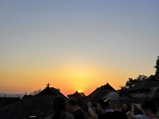 翁基古寨佛寺日落