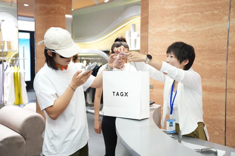 户外品牌核心用户共创产品线下测试现场图