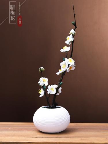 新中式玄关腊梅鲜花搭配装修实景图