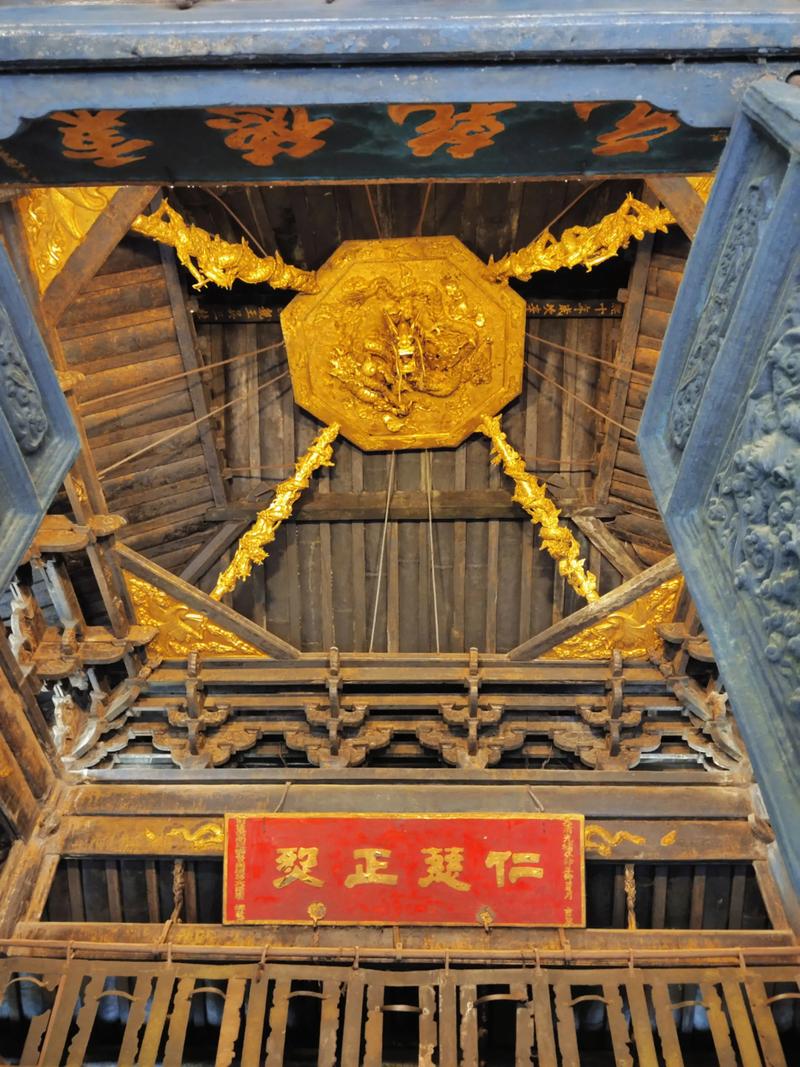 金殿:太和宫太吵,后山的野路才叫秘境