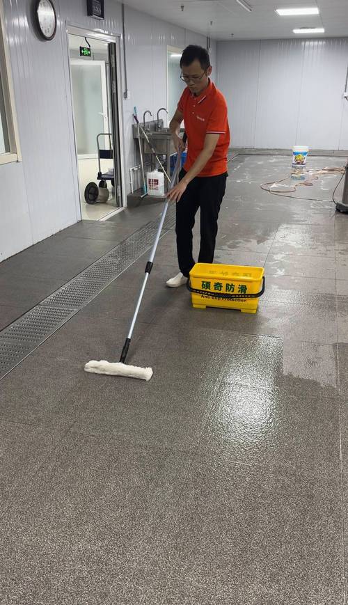 居家地面防滑测试场景示意图