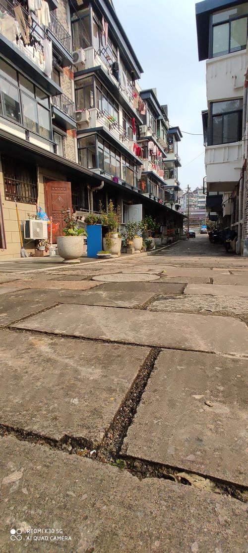 厦门八市弄堂沾着鱼鳞的水泥地面