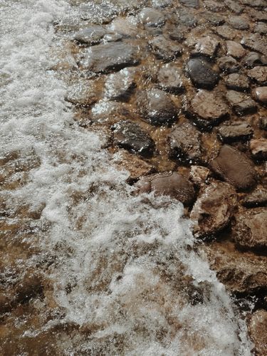 大理苍山洗砧板青石板流雪水