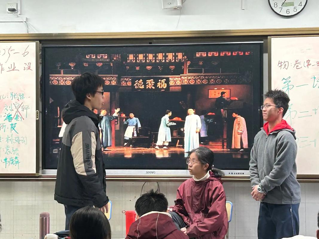 学生课堂即兴情景剧表演友情矛盾