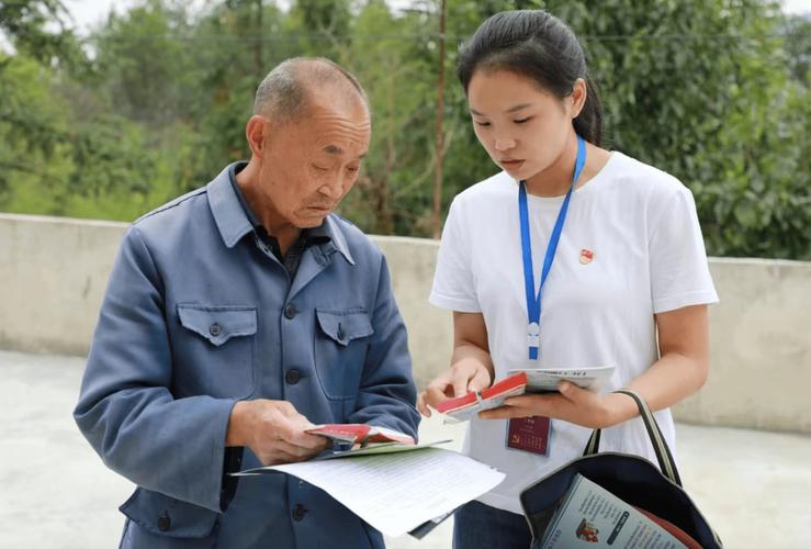 三支一扶基层工作场景青年服务农村