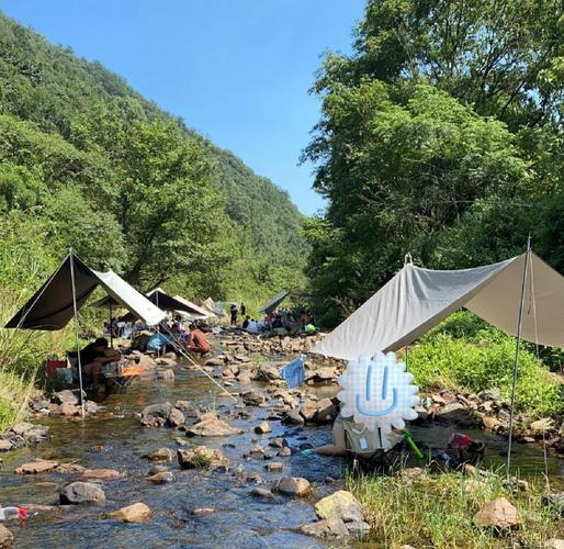 山间溪谷旁安全露营选址实拍