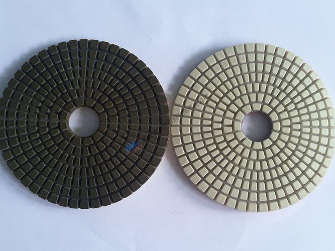 新能源铝壳工件湿磨工位碳化硅砂轮研磨实拍