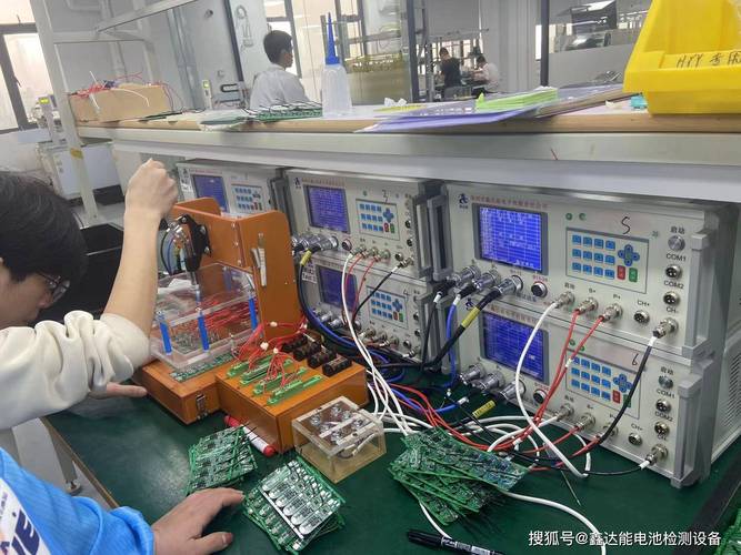 实验室电池测试与工业量产场景对比图