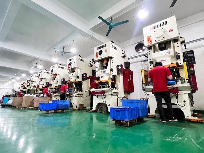 工业机器人：为什么现在中小工厂都敢换了？