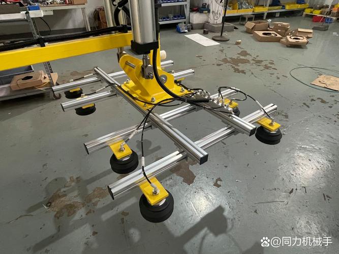 工业机械臂不同材质吸盘现场对比