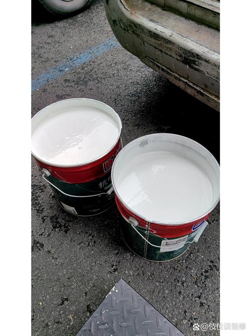 家装墙面桶装乳胶漆开盖实拍