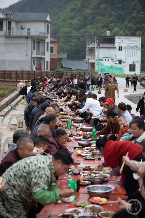 湘西拉毫村秋祭长桌宴