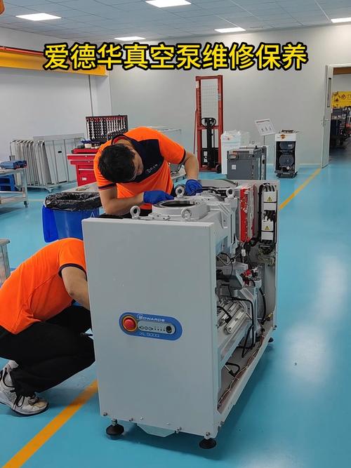 工厂车间维修真空包装机故障现场