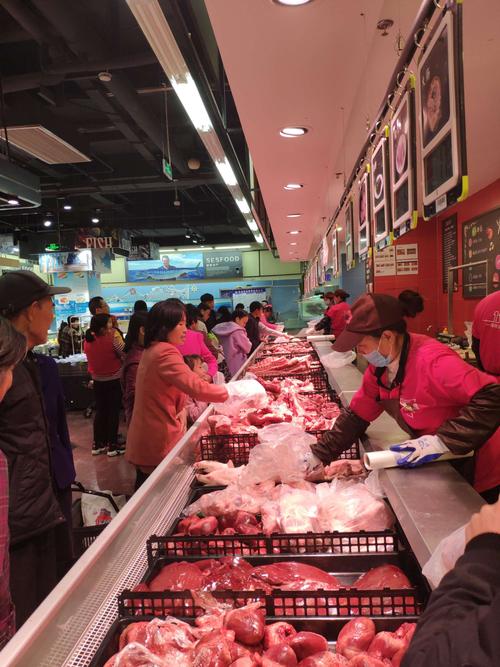 市井巷口卖生鲜的老肉铺柜台