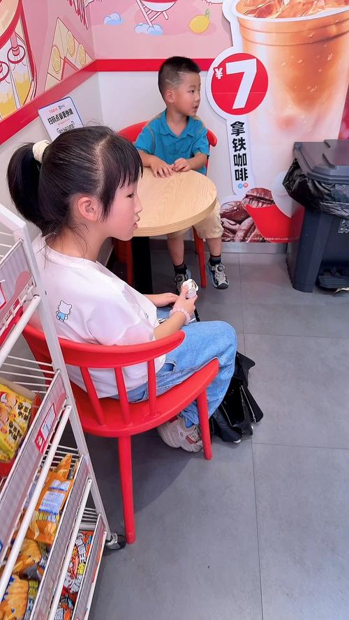 亲子便利店掉落冰淇淋沟通场景