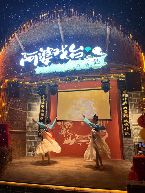 女儿城:别去主街,后巷的酒吧有民谣