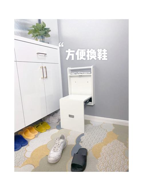 小户型玄关壁挂折叠换鞋凳安装效果