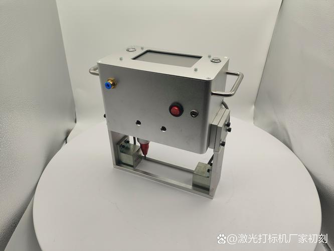 气动打标机工作现场 浮动头标记