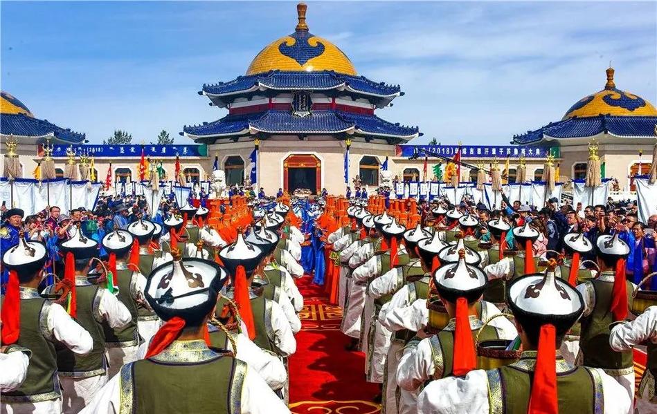 成吉思汗陵达尔扈特人春季查干苏鲁克祭祀现场