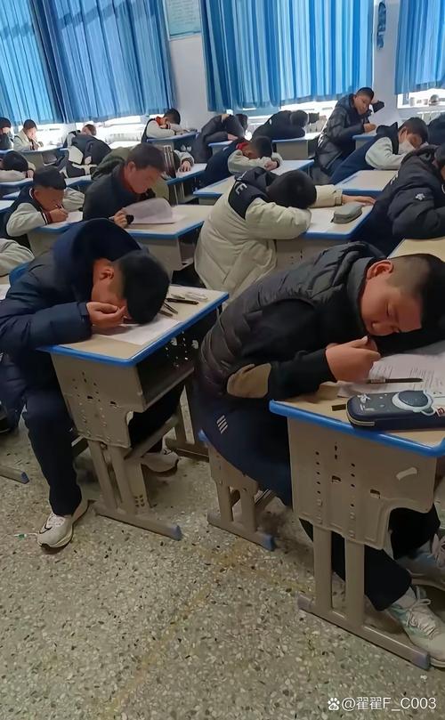 中学课堂学生无精打采