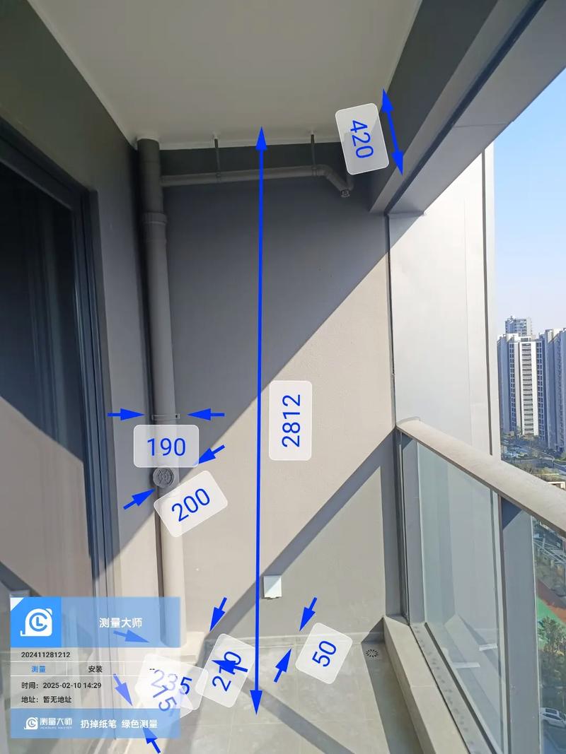 阳台柜安装验收水平尺检测缝隙