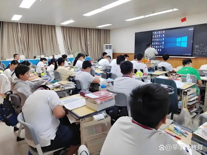 学生宿舍多人同时抢课场景