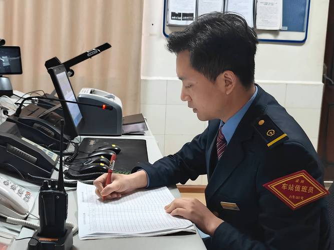 高铁站调解值班室值班桌