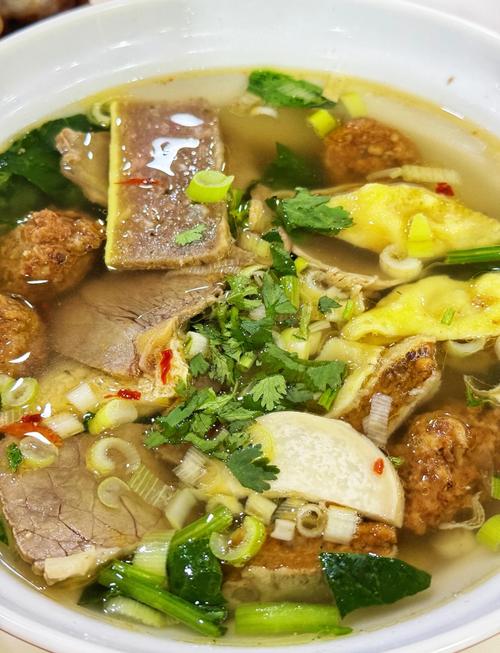 阿勒泰深夜丸子汤店