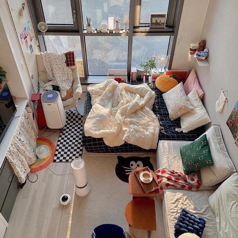 普通人出租屋桌面内容创作日常场景