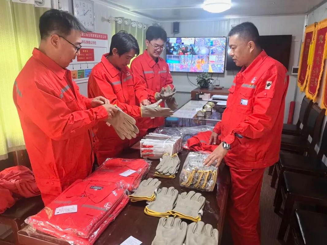 工厂新员工领取劳保手套场景