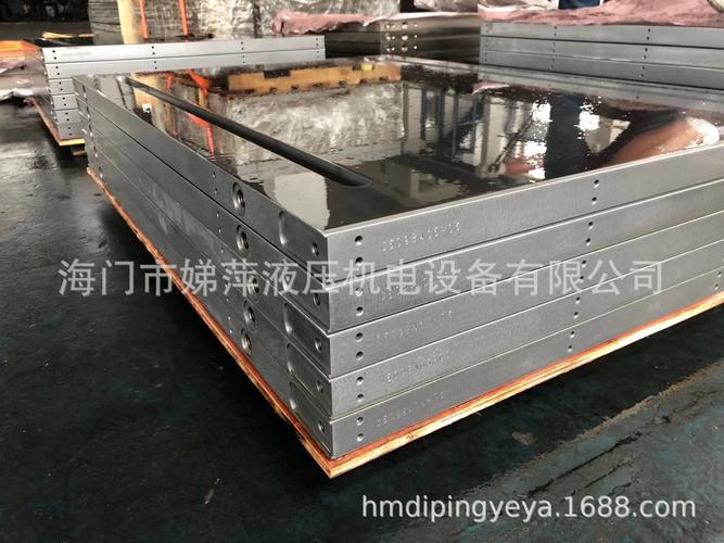 机械车间平板硫化机热板加工实拍