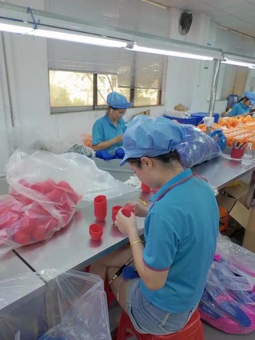 儿童感官玩具硅胶咬胶生产车间