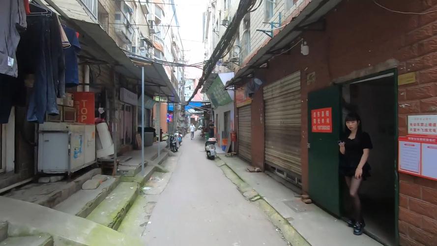 独立纪录片拍摄者城中村取景