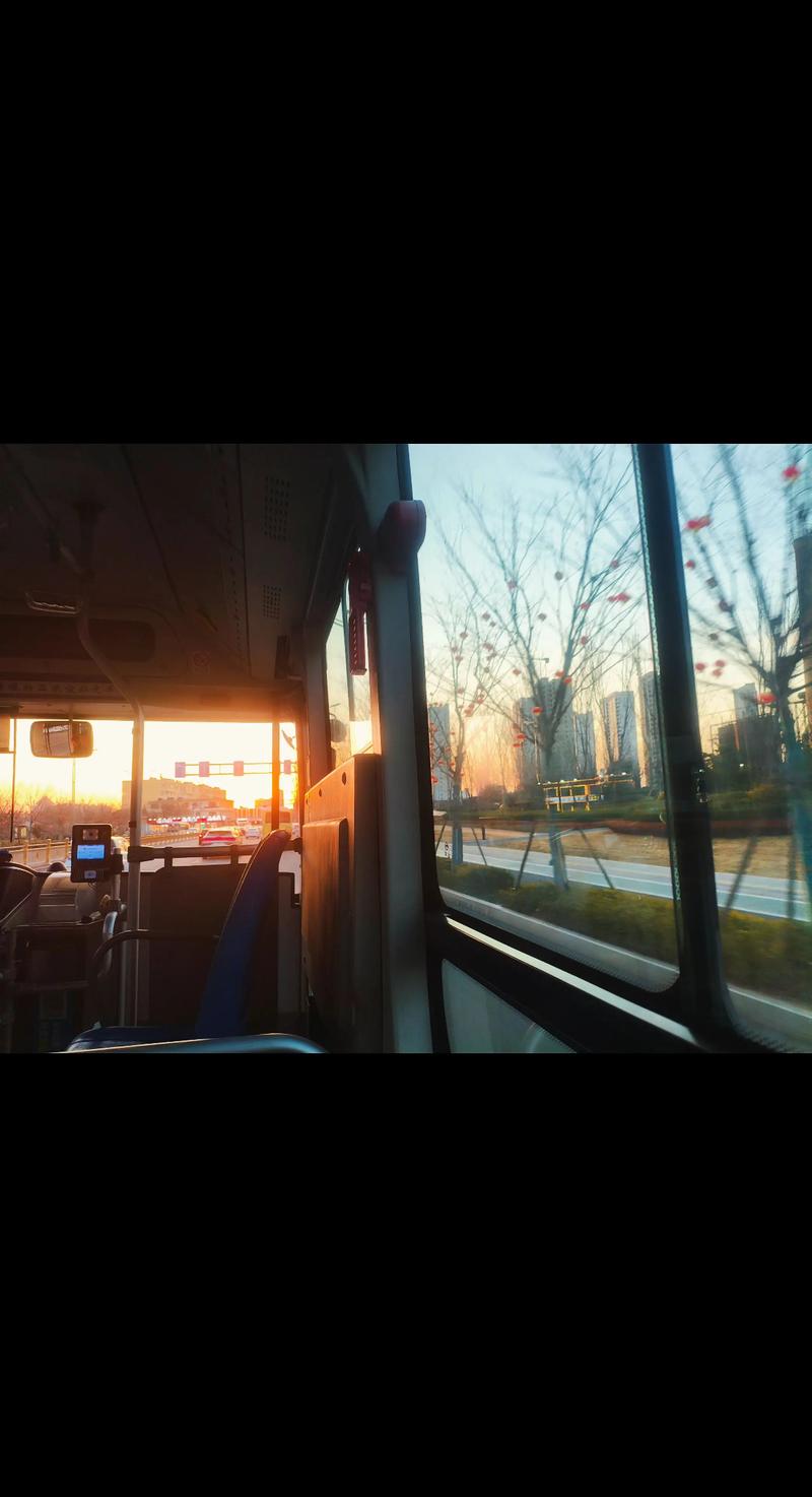 喀什20路公交车内景夕阳