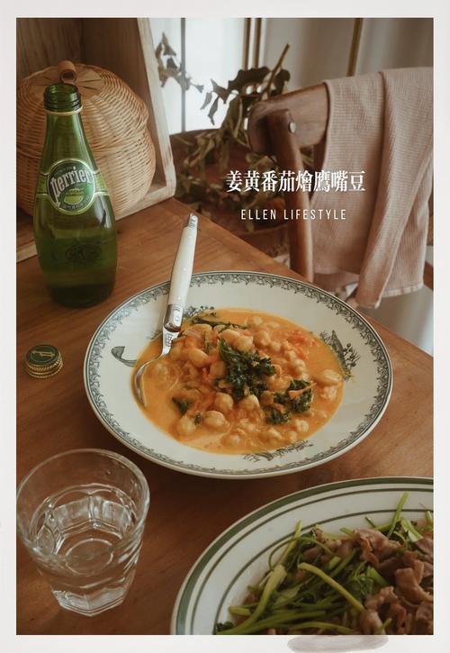 番茄炖鹰嘴豆成品图搭配新鲜欧包