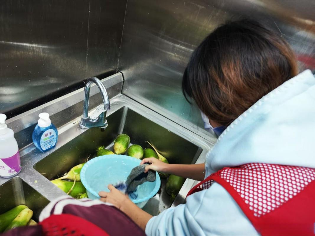 洗果蔬?这事儿我得泼盆冷水
